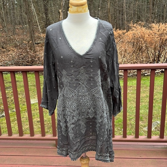 NWT! JOHNNY WAS Size XL grey embroidered eyelet top